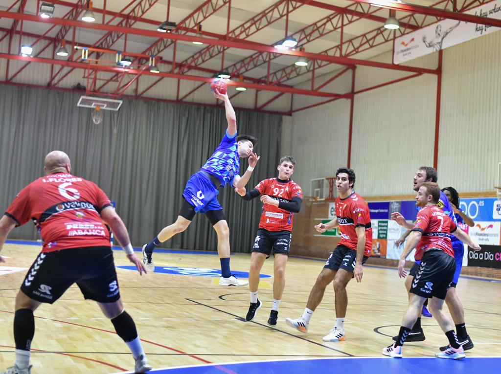 El Unión Financiera Base Oviedo tumba al líder Killer Asturias